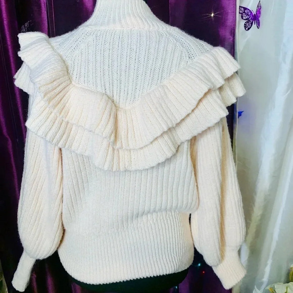 H&M Cream Ruffle Mock Turtleneck Sweater Size Small - Picture 5 of 7